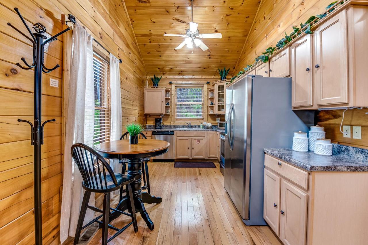 Smoky Bears Den Villa Sevierville Exterior photo